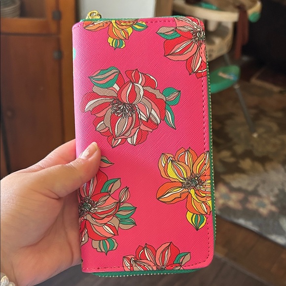 Trina Turk Floral Pink Wallet NWB New with Box 🗃️ - Picture 5 of 6